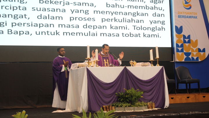 Misa Rabu Abu dan Pembukaan Semester Genap UAJY Berpadu dalam Perayaan Penuh Makna